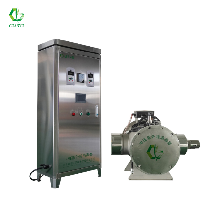 What is the difference between national standard and industry standard for medium‑pressure UV lamp life?